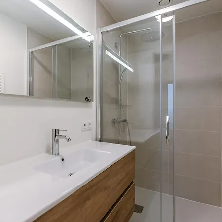 Luxury 4-guest Balcony And Free Parking Holiday home Ostend