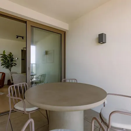 Holiday home Luxury 4-guest Balcony And Free Parking